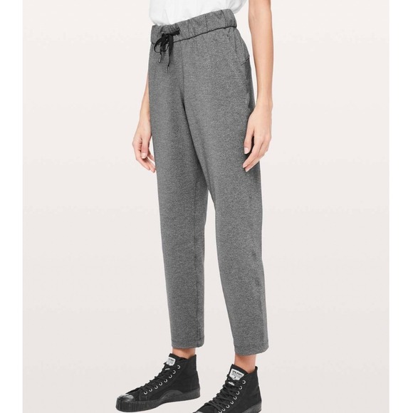Lululemon On the Fly Pants Heathered Gray Women's Size 4 Jogger Style
